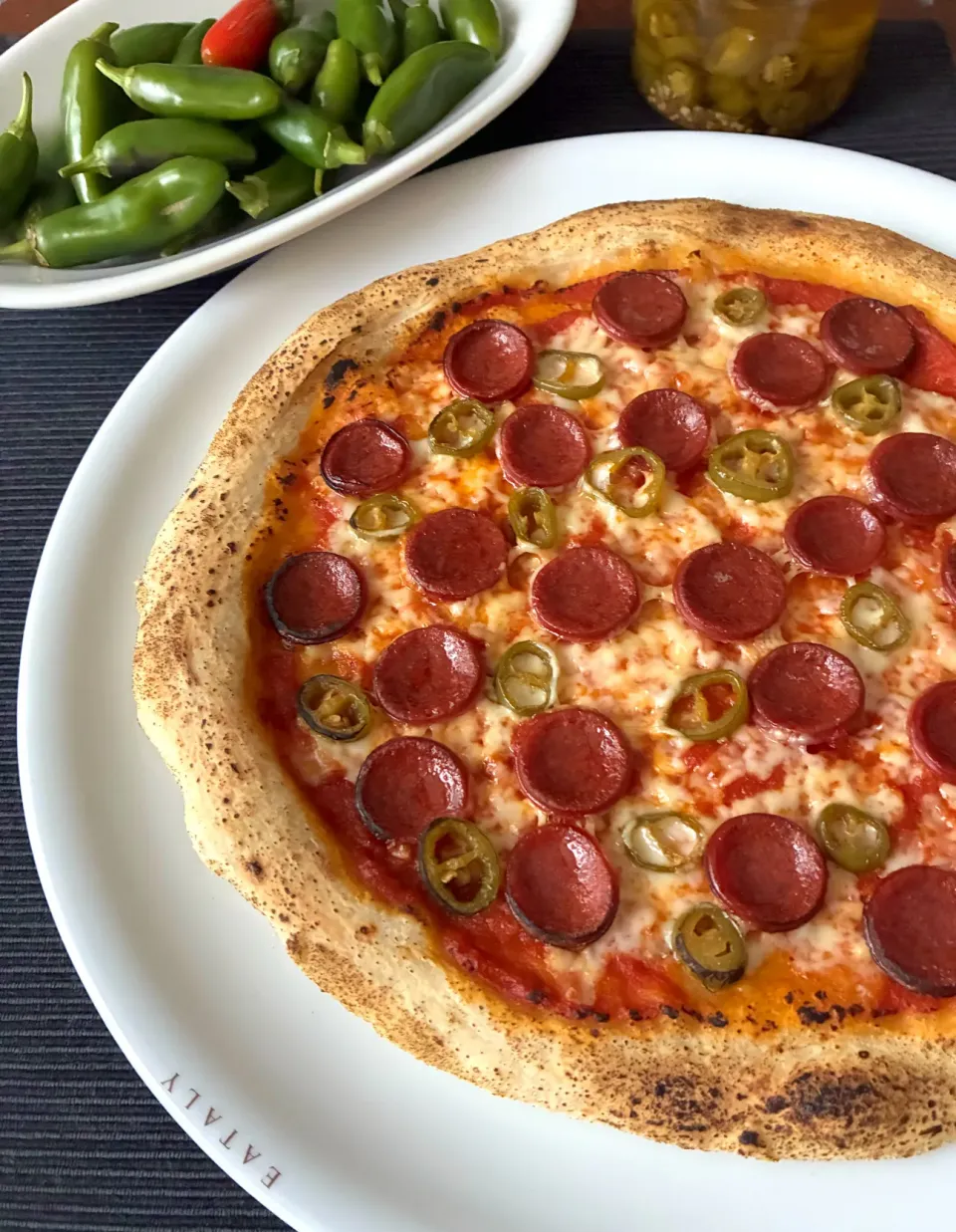 サラミとハラペーニョのピザ🍕|アッチさん