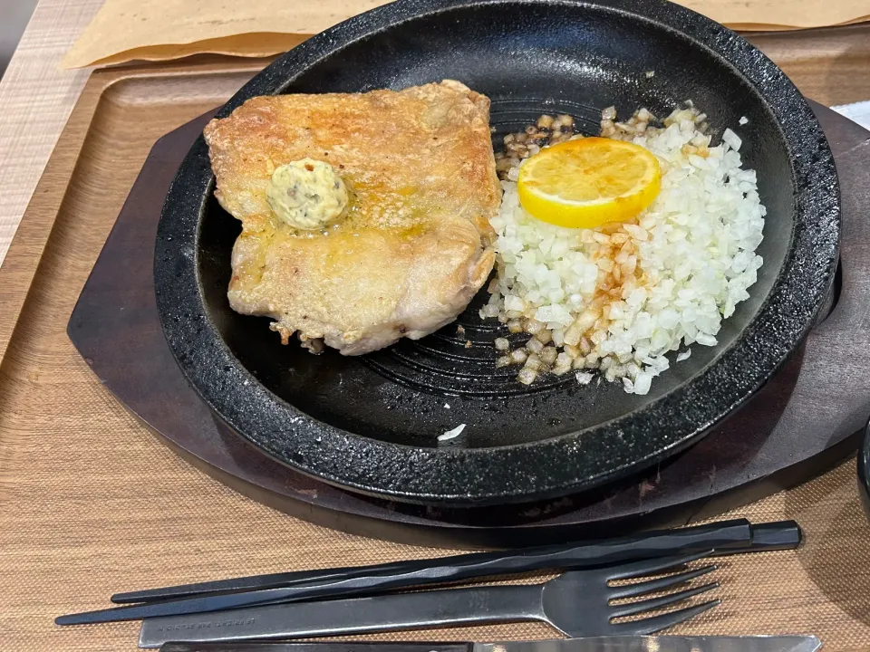 アウトレット岡崎にて石窯焼チキンステーキ|Morito Kamiyaさん