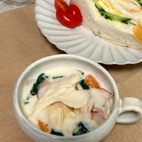 ベシャメルソースの初シチューと我が家の卵サンドイッチ|にゃっきさん