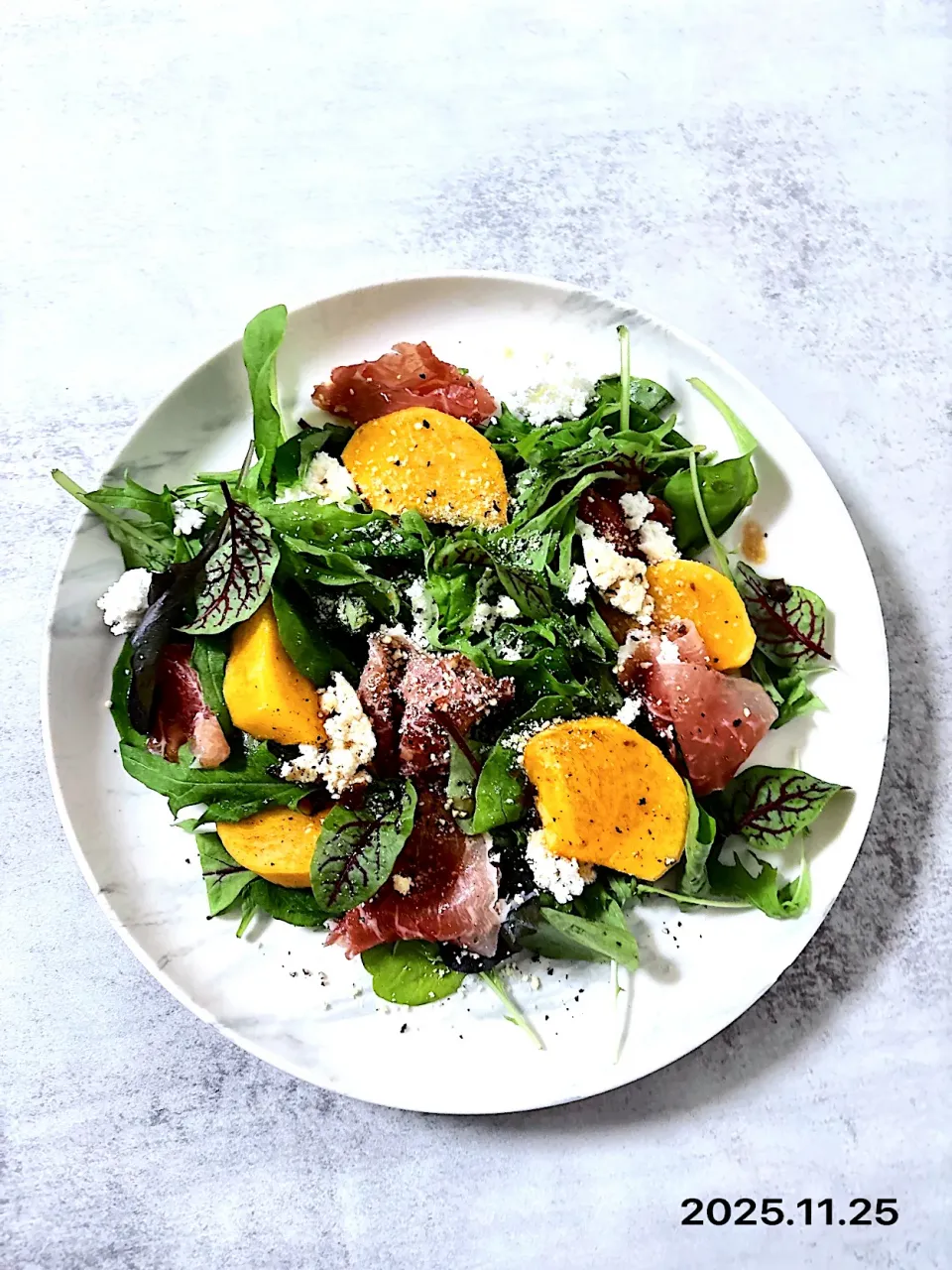 柿と生ハムのサラダ|オーロラさん