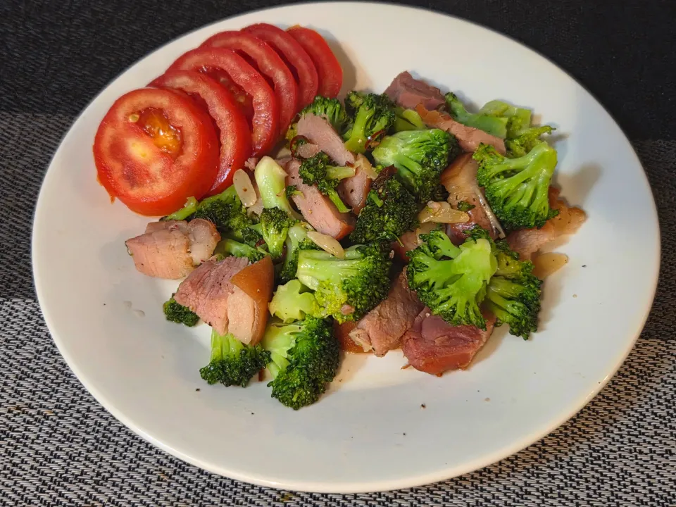 ブロッコリーとベーコンのガーリック炒め|Tomoさん