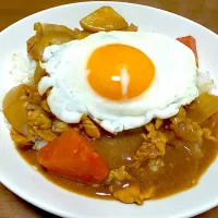 豚こま肉のポークカレー🍛目玉焼きトッピング🍳|おみつさん2さん
