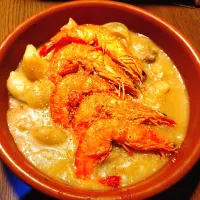 ソフトシェルシュリンプをソテーしてカスエラで暖めたシチューに入れて地中海風料理を作りました🍳|quita (喜田)さん