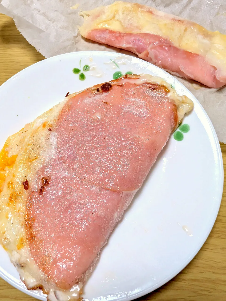 カリとろハムエッグチーズとブリトー|akaneさん