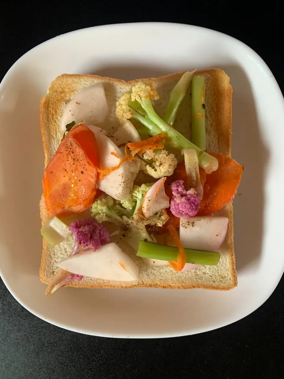 カラフル野菜の甘酢漬トースト|そらまめさん