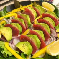 かつおとアボカドのカルパッチョ