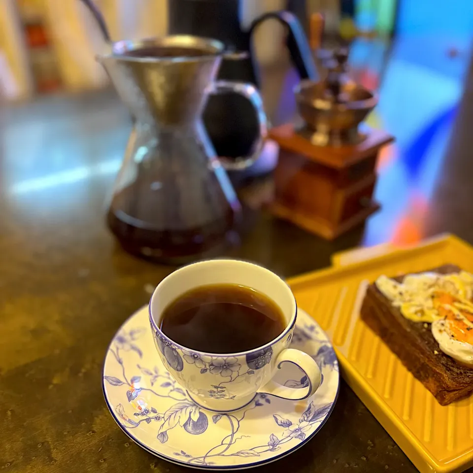 朝ごはんにコーヒーとパン|かっちゃん杉さん