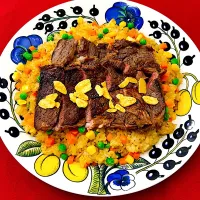 ガーリック炒飯のステーキ乗せ|まめもにおさん