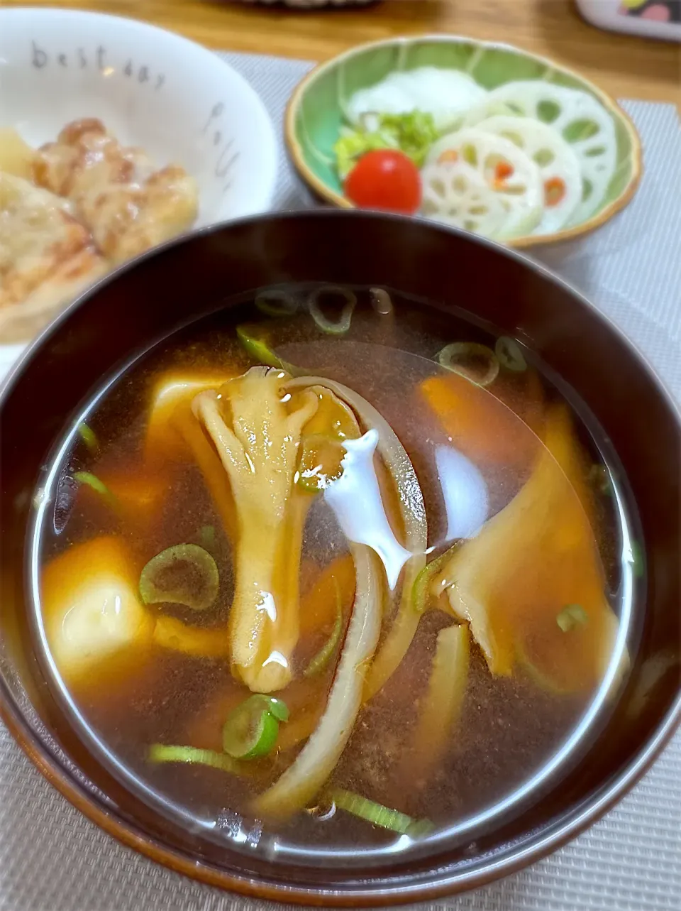 舞茸と豆腐のお味噌汁|morimi32さん