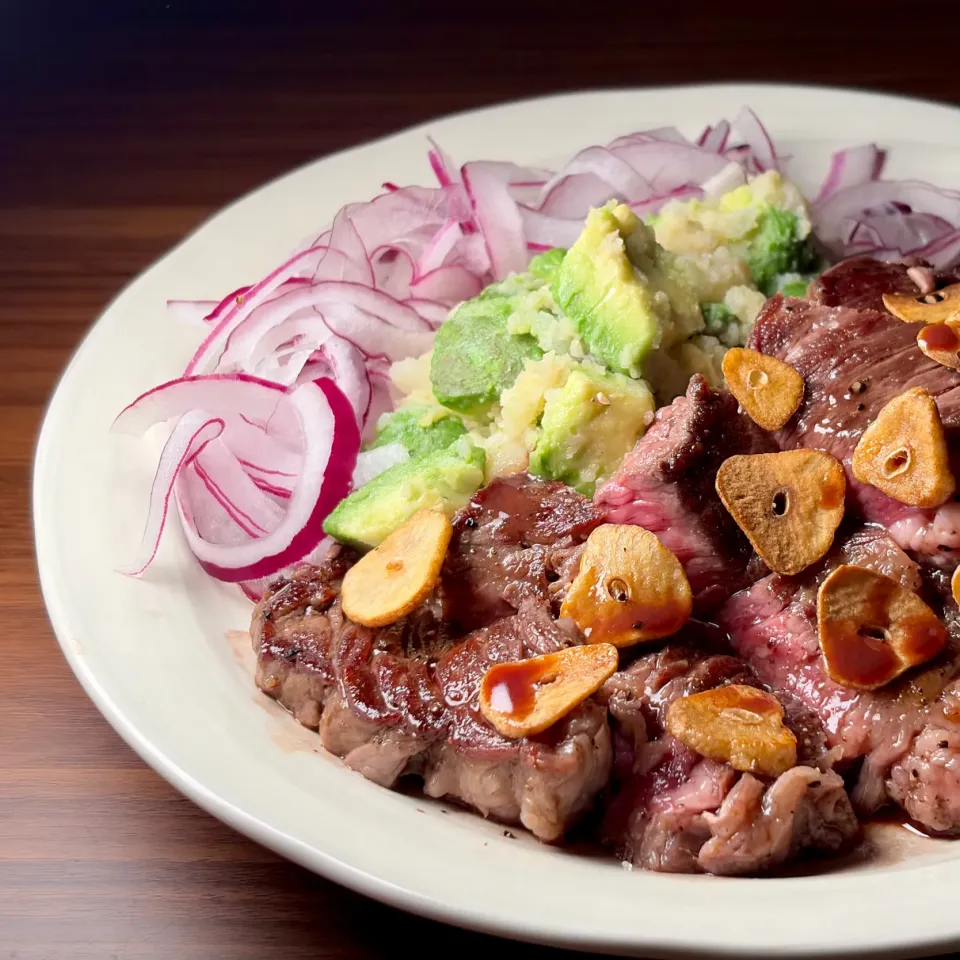 💫レシピ💫赤のレモン醤油ソース 牛肩ロースステーキ|biskesさん