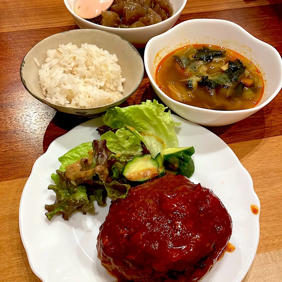 ハンバーグ　カレースープ　こんにゃくの旨辛煮|とゆあさん