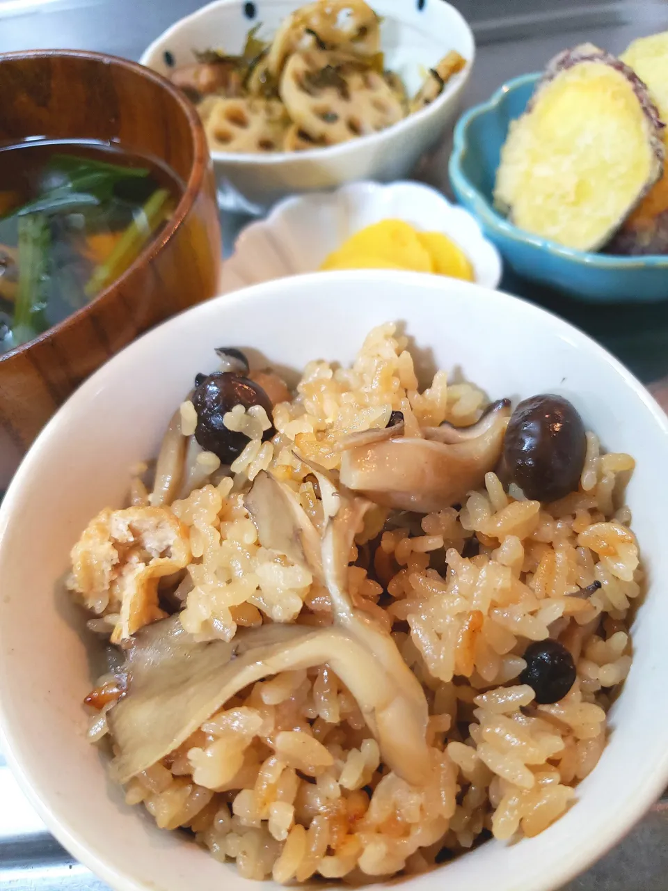 今夜はきのこの炊き込みご飯です|hidetoさん