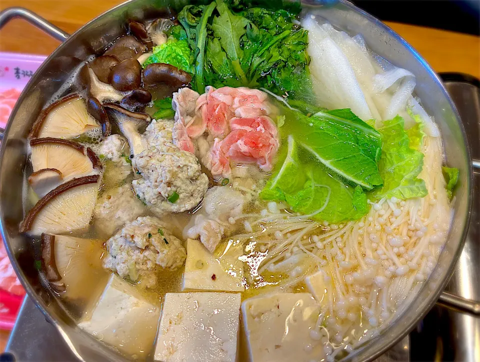 いつもの鍋　鶏モモつくね団子・豚バラ肉|じゅんさんさん