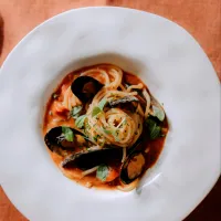 —Spaghetti Putanesca—

Capers, dry cherry tomato, anchovies, tomato sauce, mussels|Marija Besovicさん