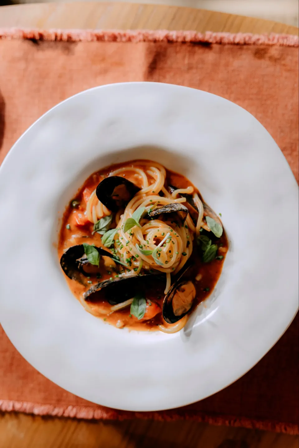—Spaghetti Putanesca—

Capers, dry cherry tomato, anchovies, tomato sauce, mussels|Marija Besovicさん