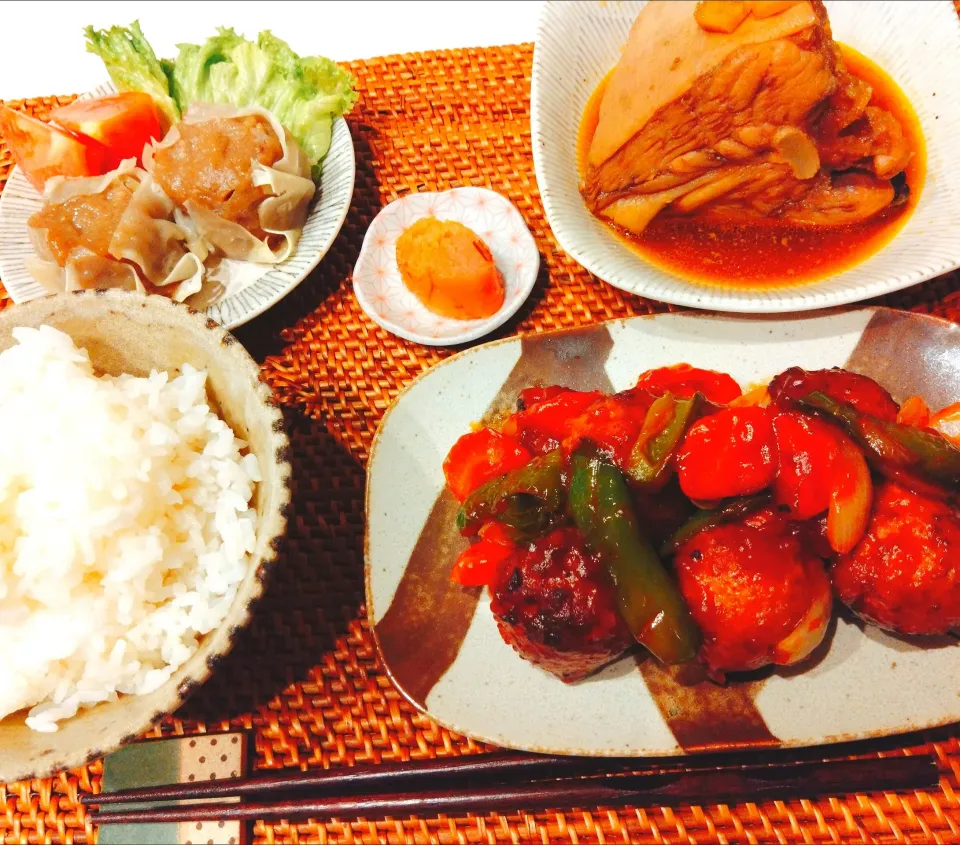 肉団子のケチャップ甘酢あえ、エイの煮付け、しゅうまい、明太子、ごはん|samさん