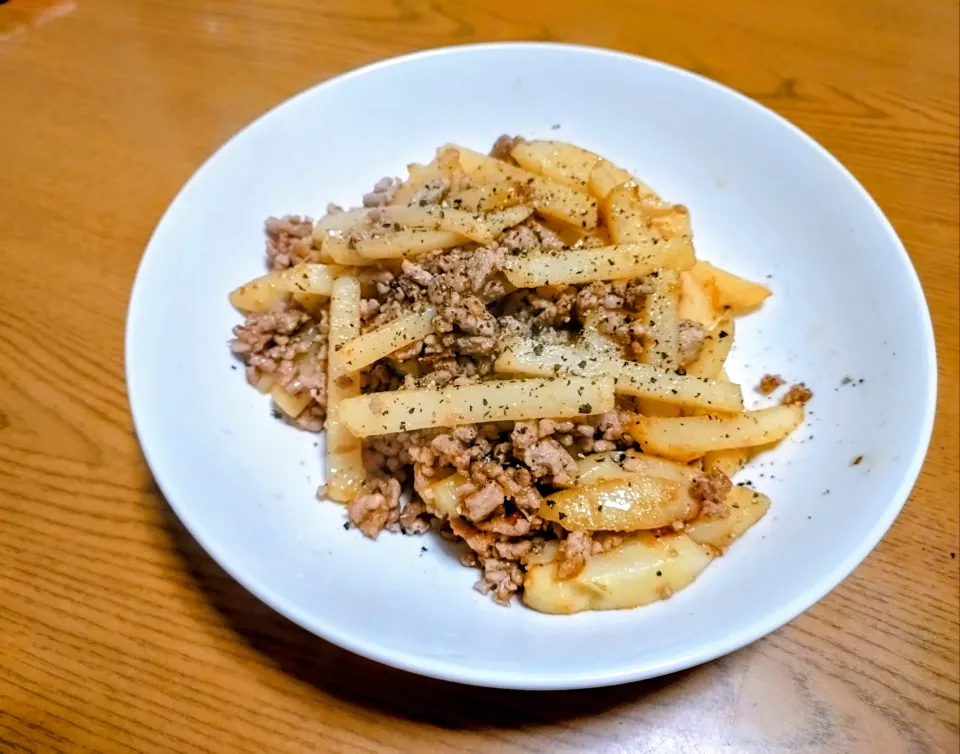 豚ひき肉とじゃがいもの辛味噌炒め|みわさん