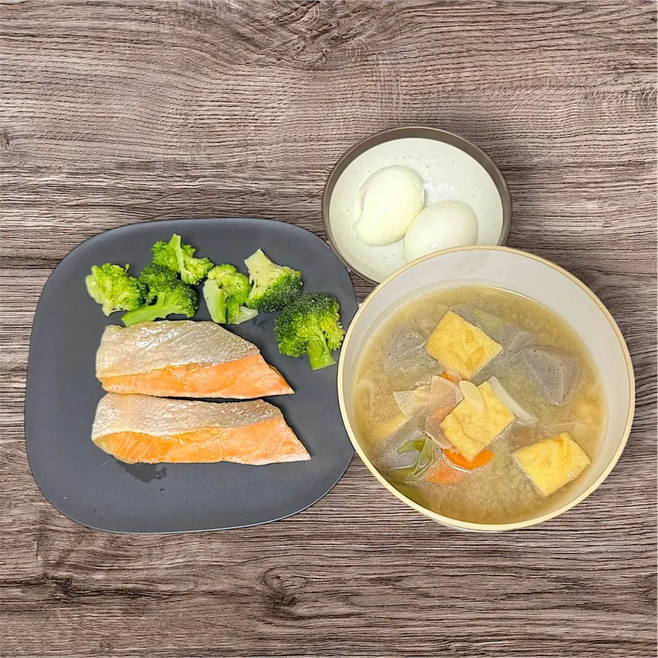 焼き鮭と豚汁〜|瀬名さん