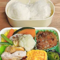 高校生運動部弁当（おにぎり２つ、おかず数品）|rinchusさん