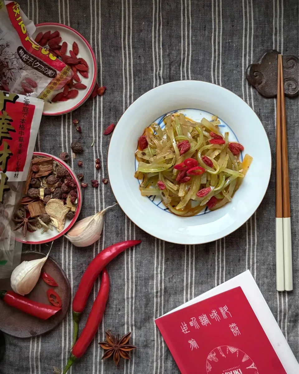 まる(丸大豆)さんの料理 凉拌莴笋丝
チシャトウの冷菜|まる(丸大豆)さん