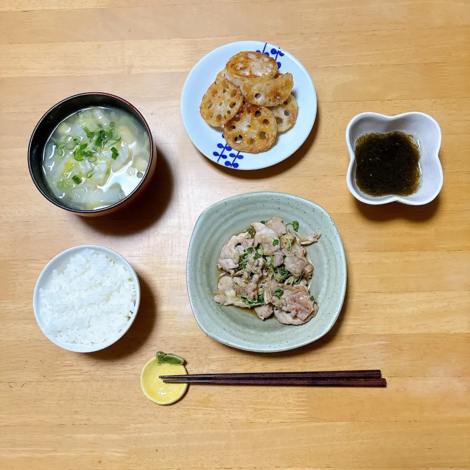 豚肉とカイワレの甘辛炒めとピリ辛レンコン|ちゃみこさん