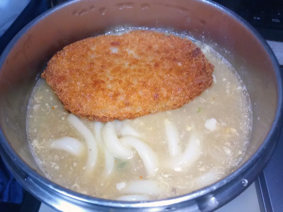 牛丼汁ベースのなめ茸と豚ひき肉入りとろみ付き掻き玉コロッケうどん|darkbaronさん