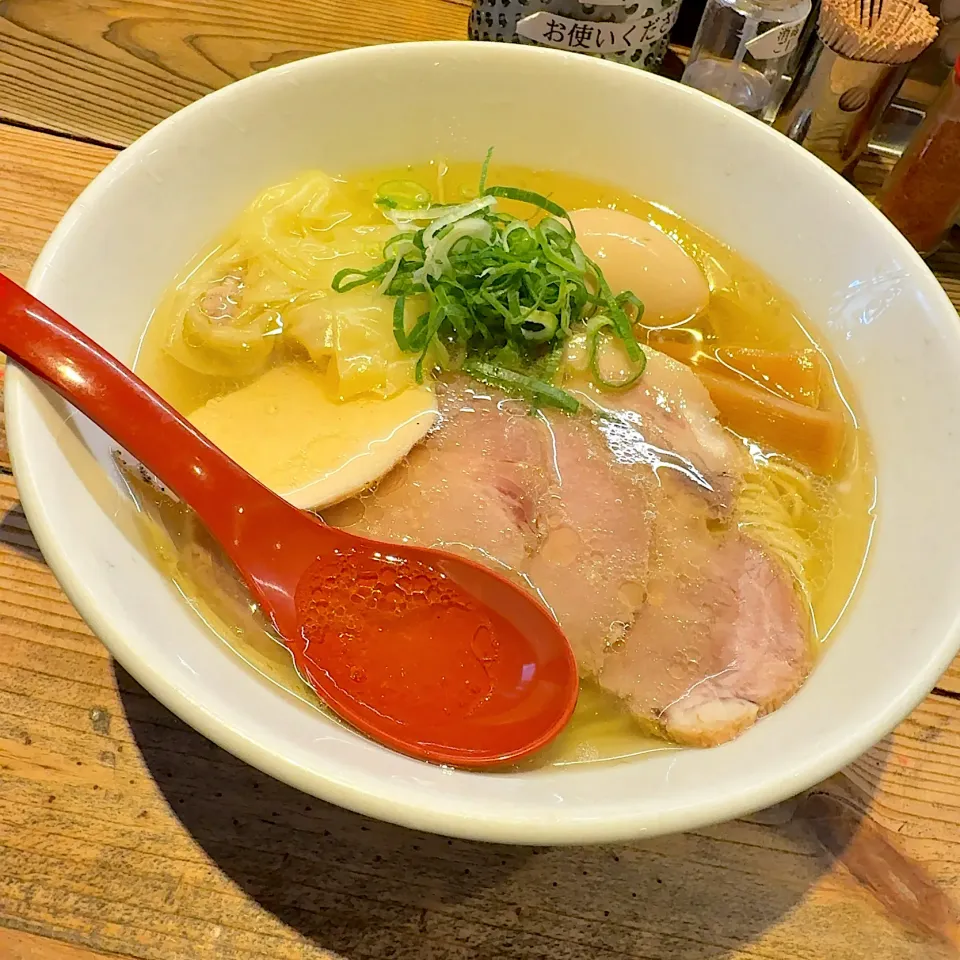 軍鶏特製塩ラーメン@麺屋 翔(新宿)|塩豚骨さん