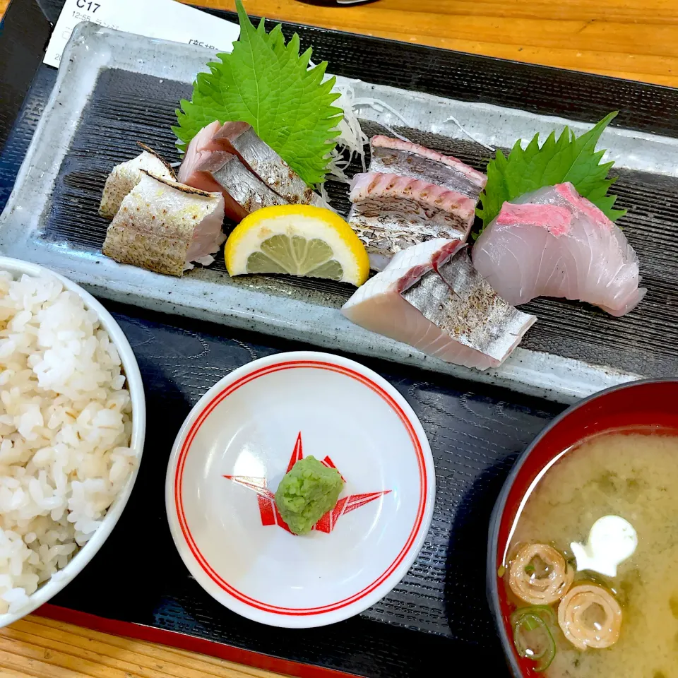 五色に輝く刺身定食|T. Wonderさん