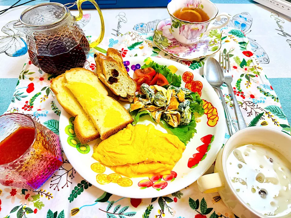 2025年11月23日 日曜日 ブランチ|ことちゃん（facebook坂田琴絵）さん