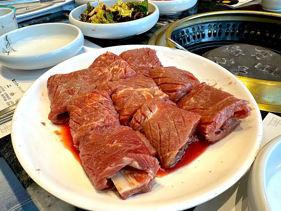 韓国2日目　韓国といえば…やっぱり焼肉🇰🇷 今日のランチは牛肉の骨付きカルビ🥩|BUBUさん