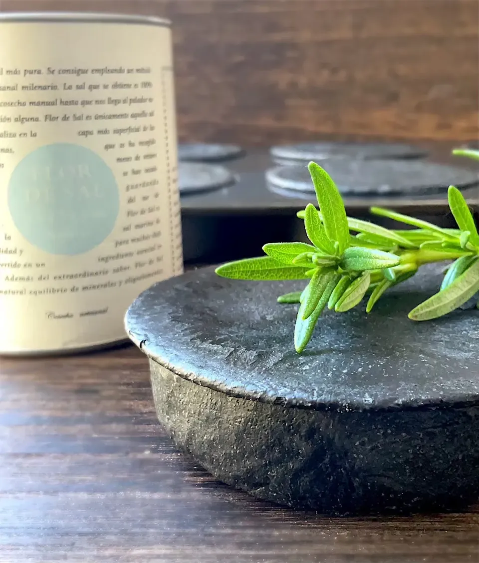 蓋を開けるのにめちゃ苦労した竹炭イングリッシュマフィン|9421beruさん