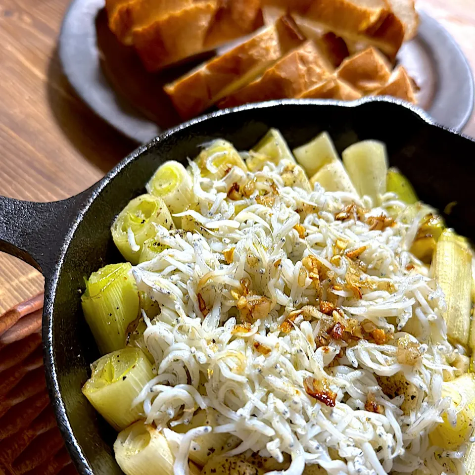 長年としらすのアヒージョ|gohan♡さん