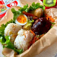 【誤差あり弁当】ヒガシマルおにぎりだよー弁当🤭|まなまな♡さん