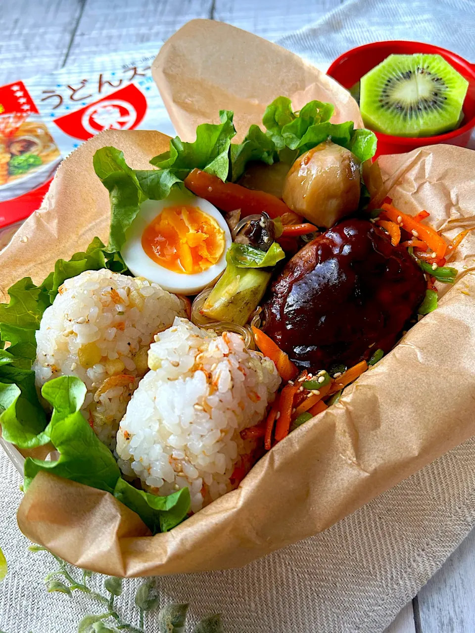 【誤差あり弁当】ヒガシマルおにぎりだよー弁当🤭|まなまな♡さん