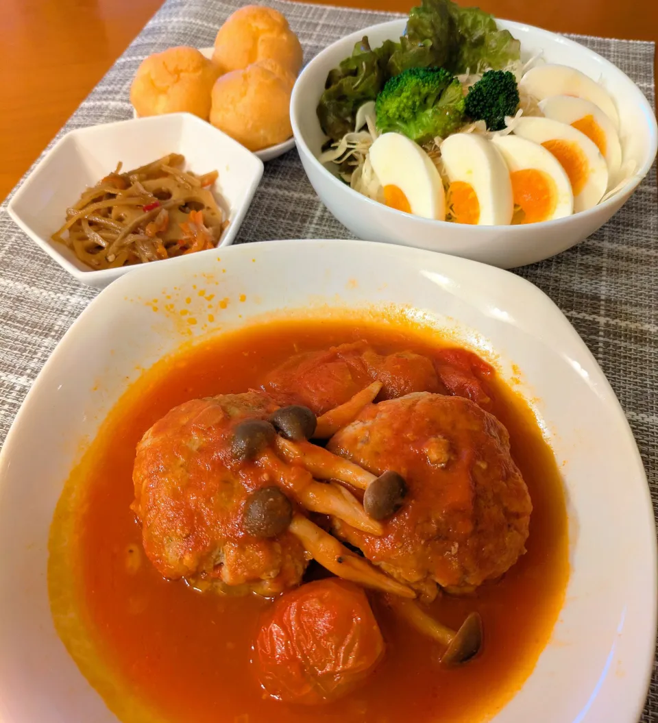 ☆トマト煮込みハンバーグ　☆レンコンきんぴら　☆サラダ　☆プチシュークリーム|chikakoさん