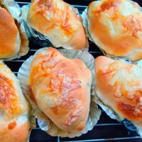 朝ごぱんはベーコンチーズパン🥐久しぶりに作りました。ミルクハースの生地なので美味しい|さくらんぼさん