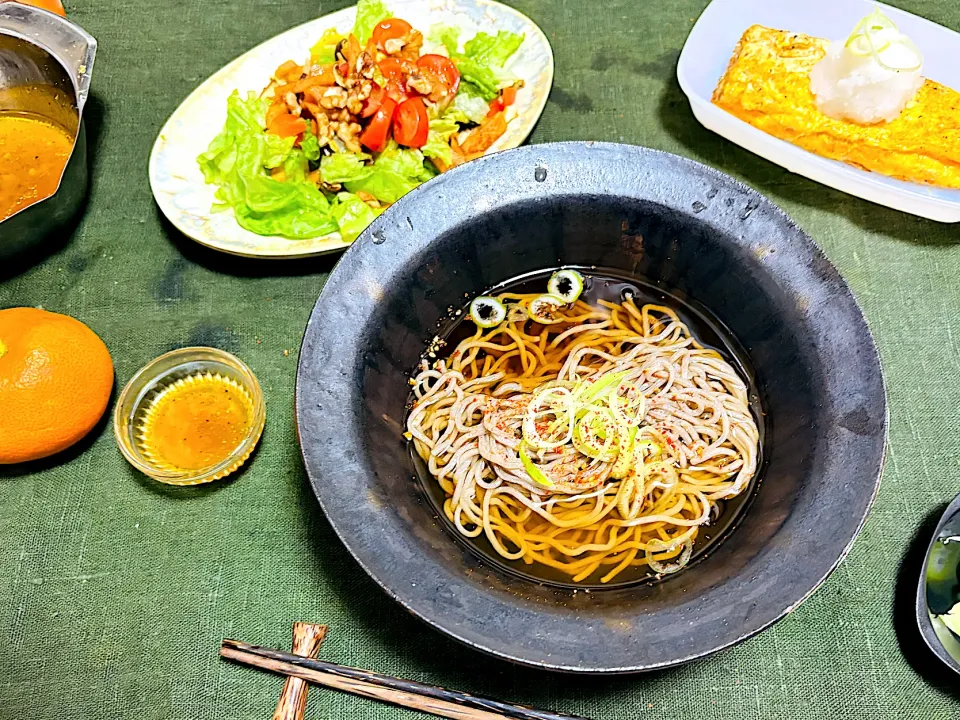 かけ蕎麦　オレンジドレッシング　柿のサラダ　玉子焼き|tadaroさん