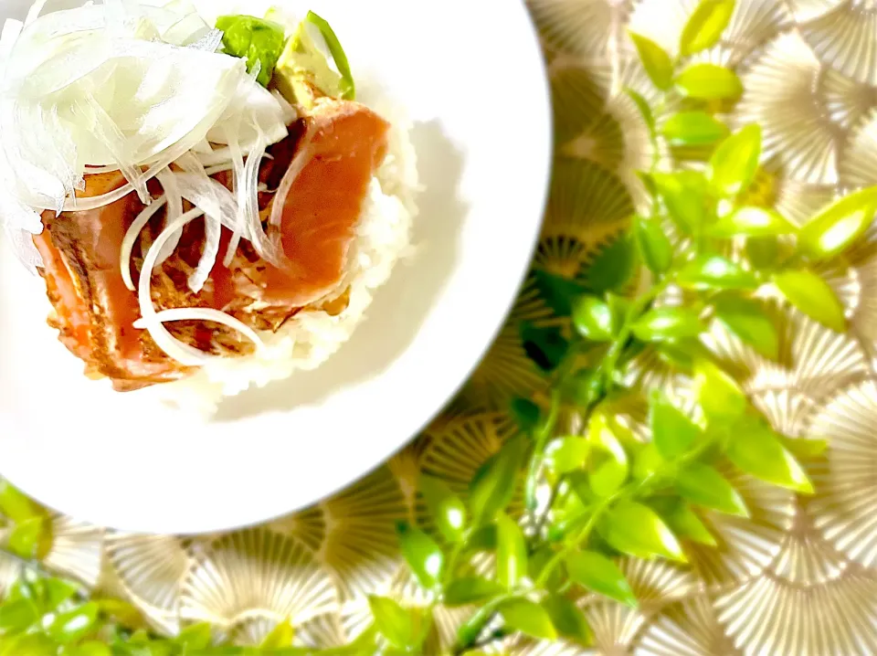 アボカド炙りサーモン丼|U・x・Uchokoさん