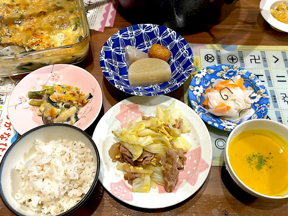 豚肩ロースとキャベツの中華卵炒め　かぼちゃのポタージュ　かぶの紅白なます　おでん　小松菜の焼きシチュー|おさむん17さん