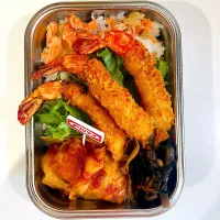 エビフライ弁当🍙|アキさん