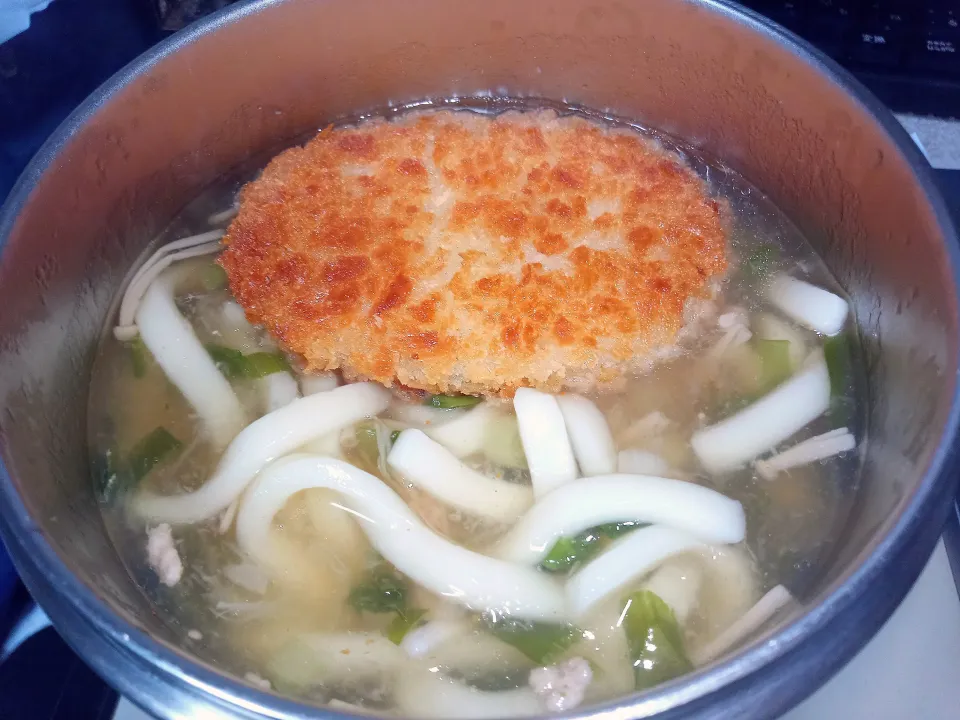 みぞれ仕立てのなめ茸と豚ひき肉入りとろみ付きコロッケうどん|darkbaronさん