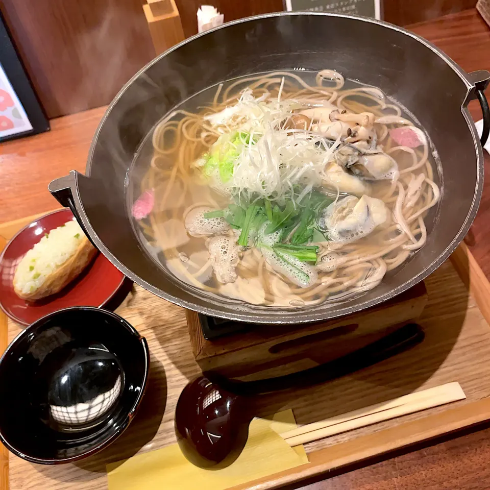 牡蠣の鍋焼きそば w/ いなり寿司|T. Wonderさん
