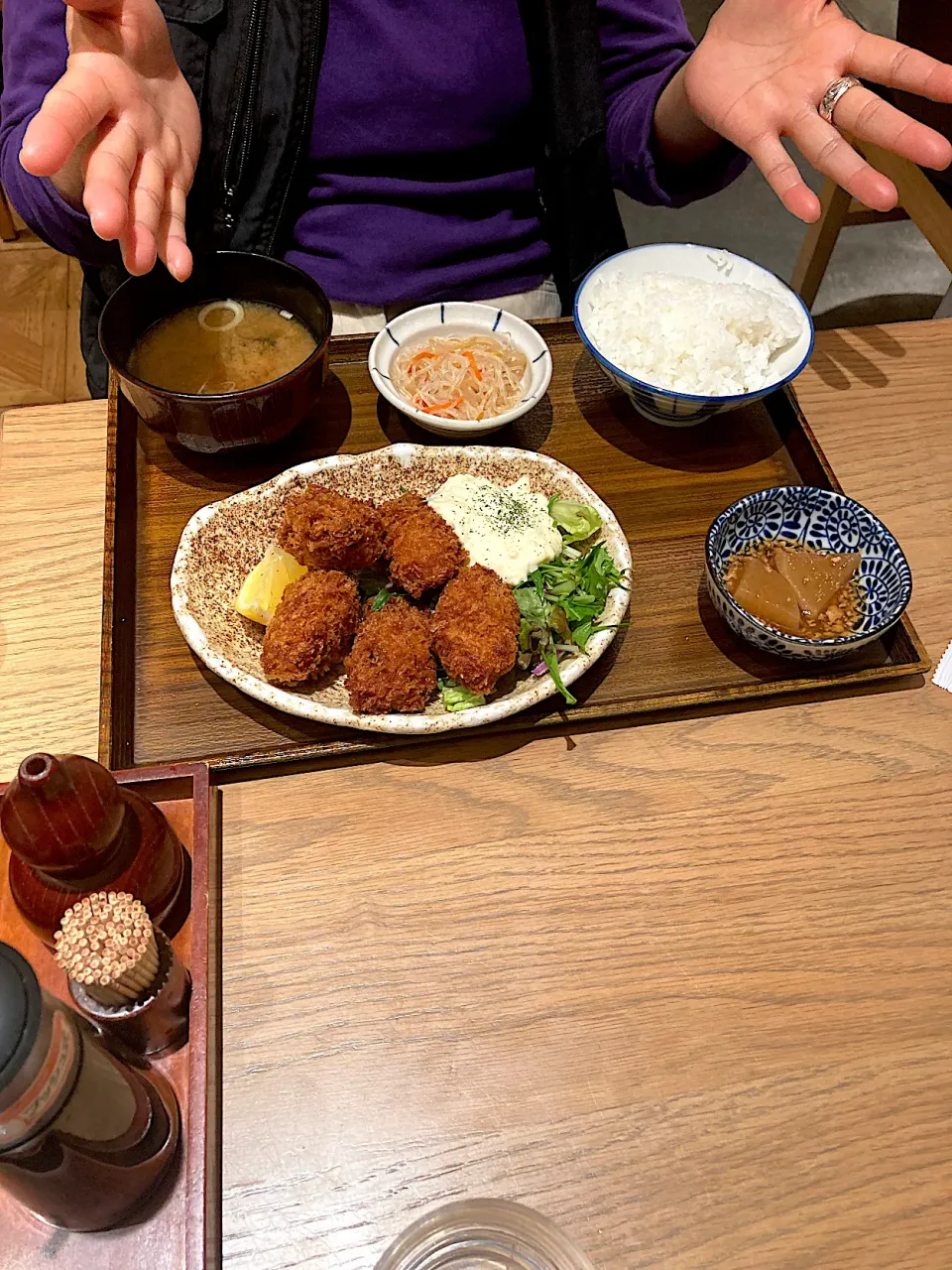 はやとのカキフライ定食（実況中継中）|なびさん