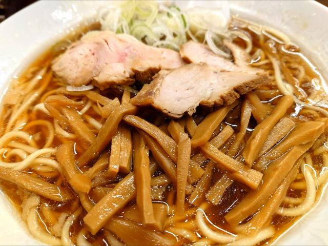 1956年創業 中華そば 共楽竹の子そば葱多め 1 050円麺大盛50g 50円生卵