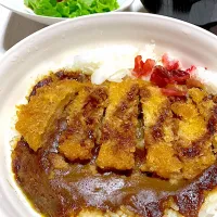 ロースカツカレー、ルッコラとブロッコリーサラダ、肉豆腐|Ayaさん