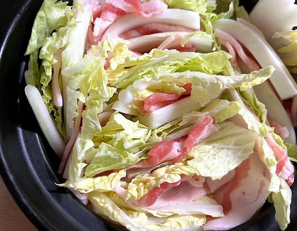 ミルフィーユ鍋調理中|須佐浩幸さん