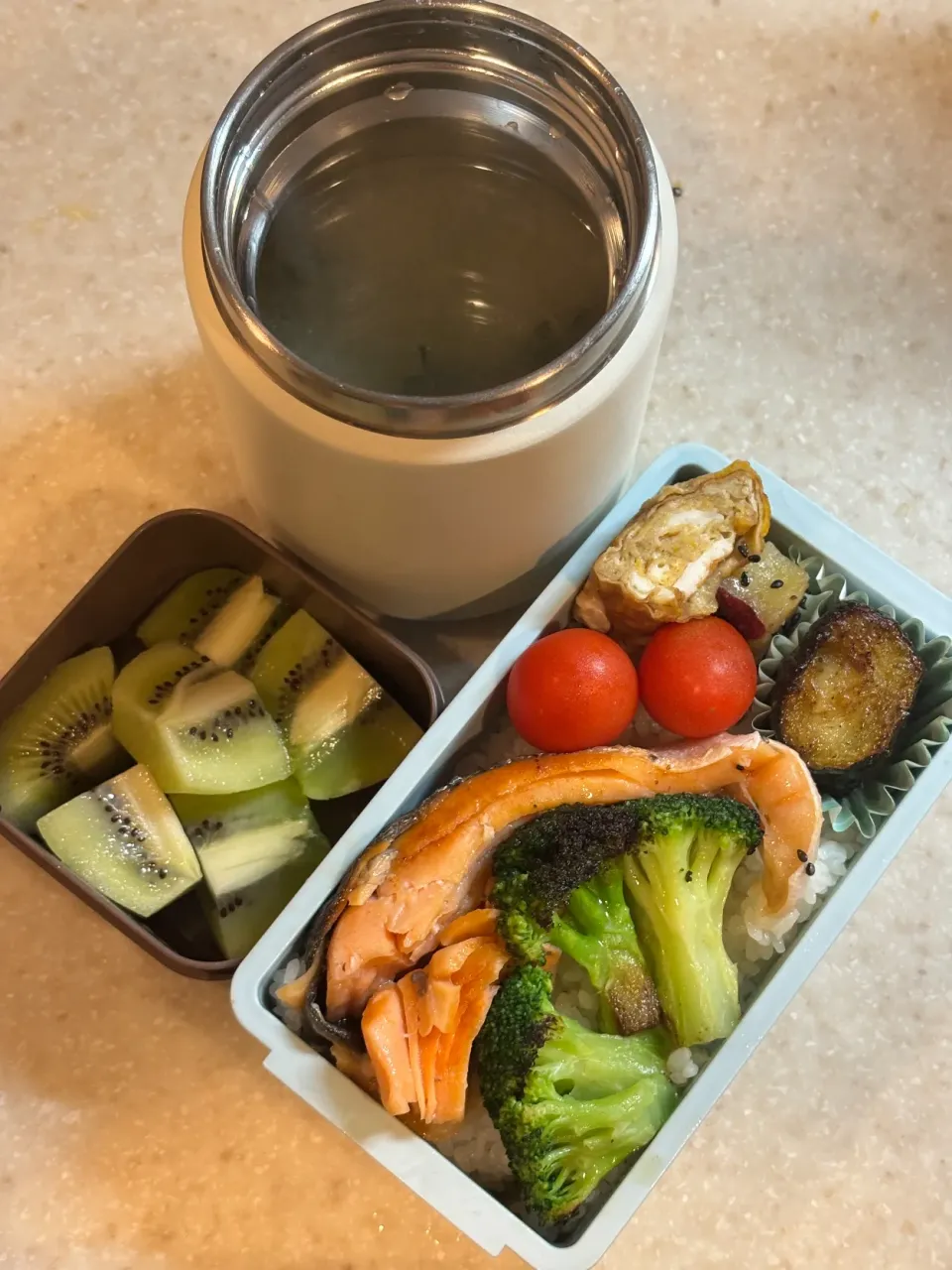 娘お弁当（焼き鮭）|takezooさん