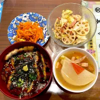 ひつまぶし　カブとベーコンのスープ　蓮根とベーコンのサラダ　人参しりしり|おさむん17さん