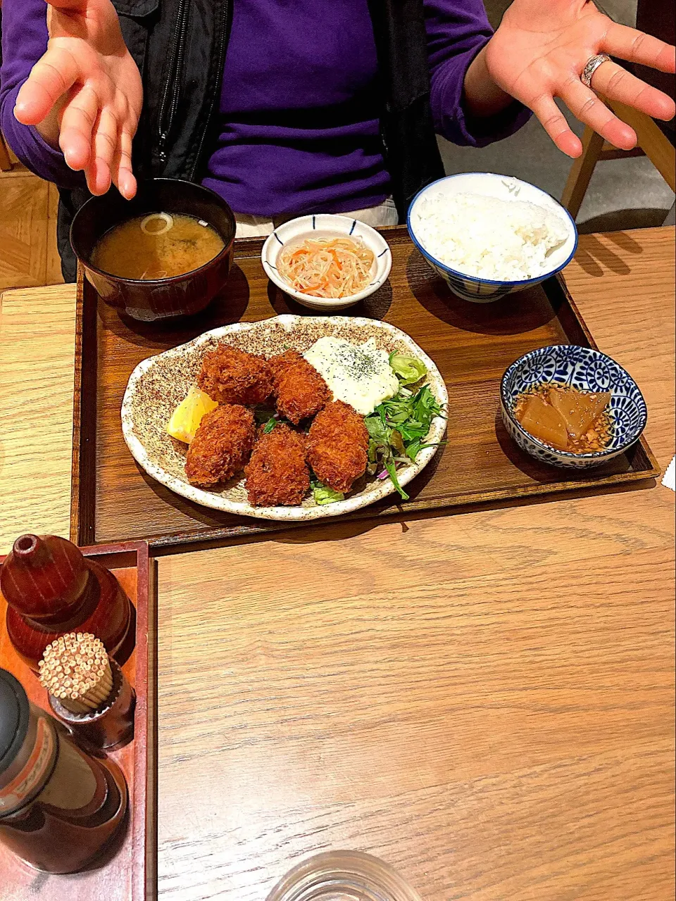 牡蠣フライ定食＠「土鍋炊 なかよし 渋谷ストリーム店」|はやとさん