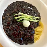 | ｖ（＾＿＾ｖ）♪さん